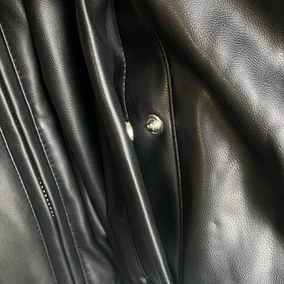 New Alo Yoga Faux Leather Cropped Premier Bomber - Black - Picture 9 of 14